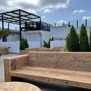 Sleek Oasis In The Heart Of - Sleeps 6 Apartment